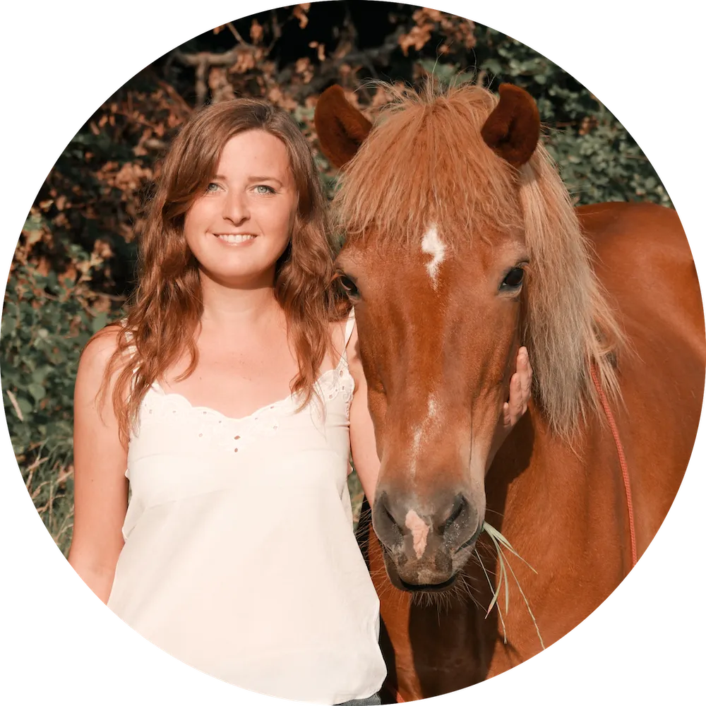 Sabrina mit Pferd – Meditieren mit Tieren